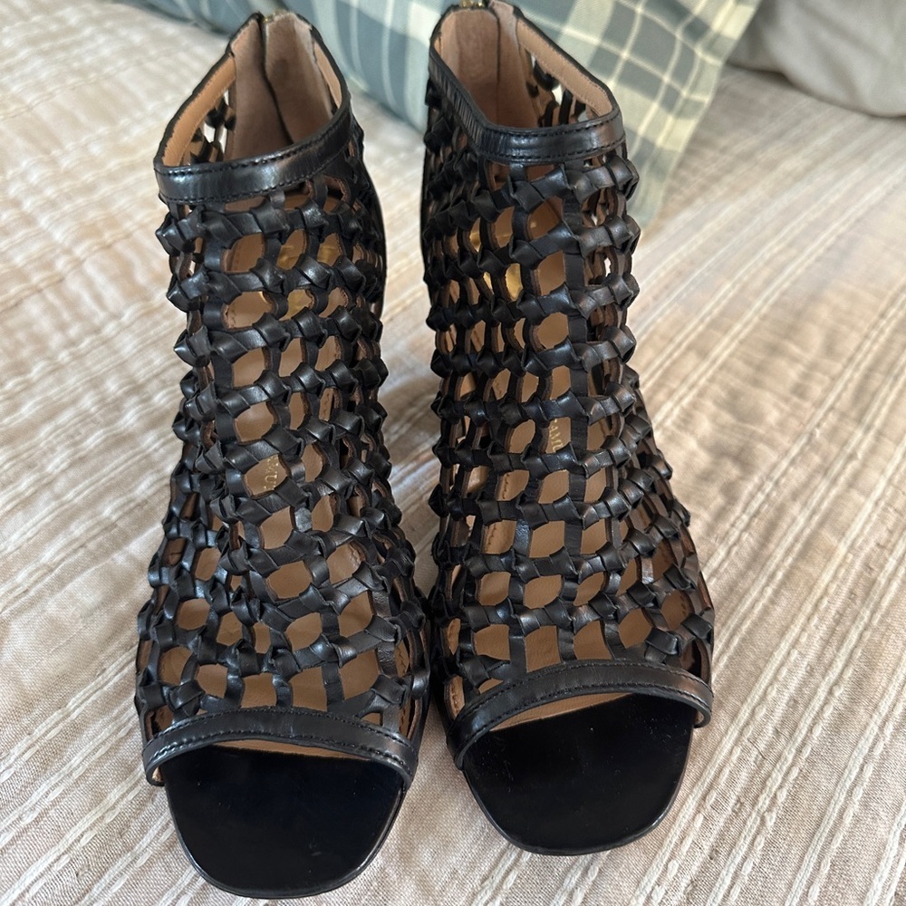 Elegant Black Vince Cumuto Women's Heeled Sandals